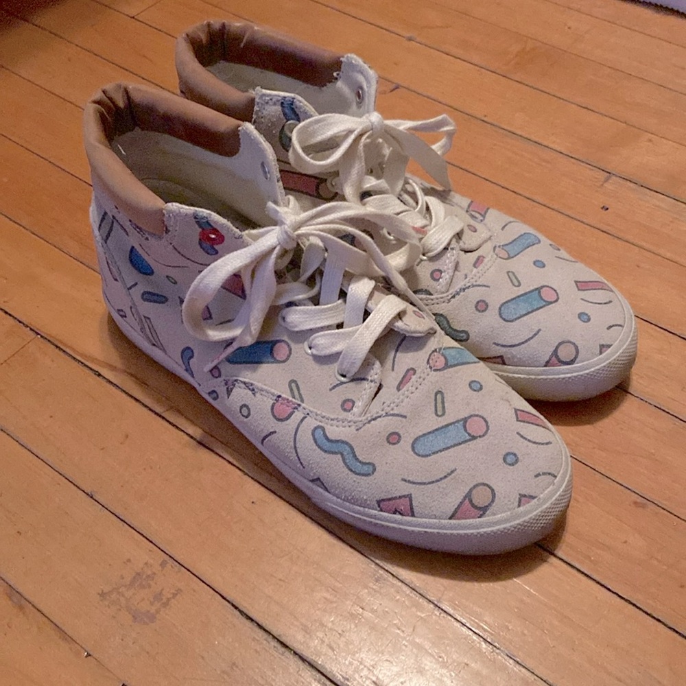 Bucket feet high top retro print sneakers
